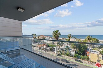 1755 Ocean Ave in Santa Monica, CA - Building Photo - Building Photo