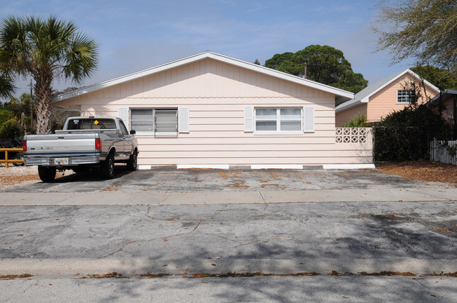 7027 4th Ave in St. Petersburg, FL - Building Photo - Building Photo