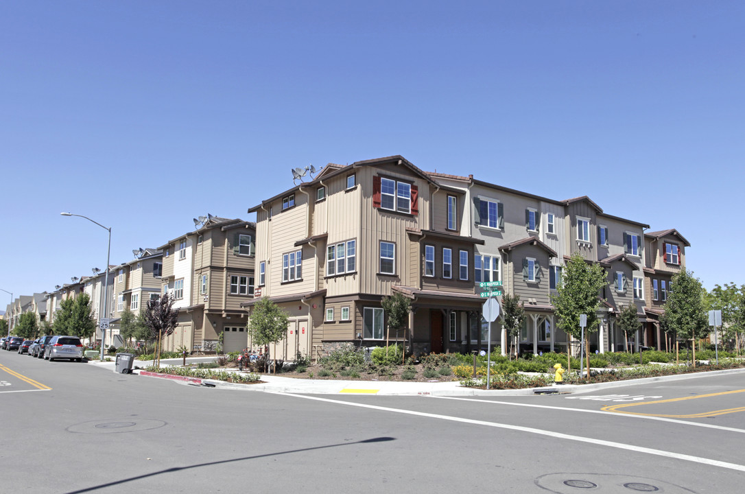 Wexford Way Apartments at Emerald Vista in Dublin, CA - Building Photo