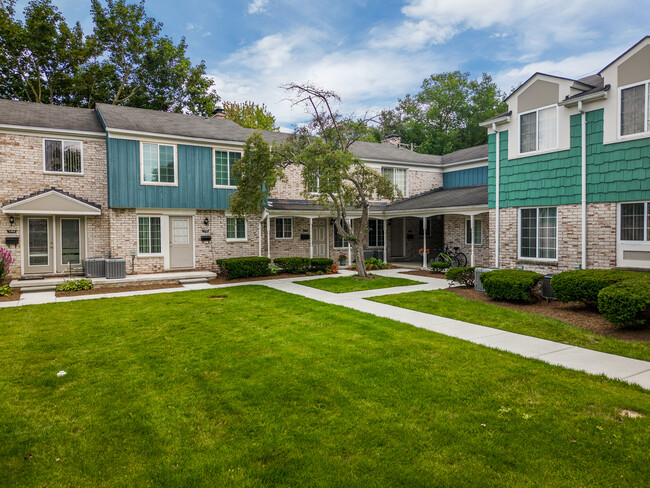 Edgewood Court North in Birmingham, MI - Foto de edificio - Building Photo