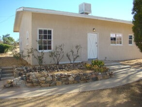 9811 Bella Vista St in Apple Valley, CA - Building Photo - Building Photo