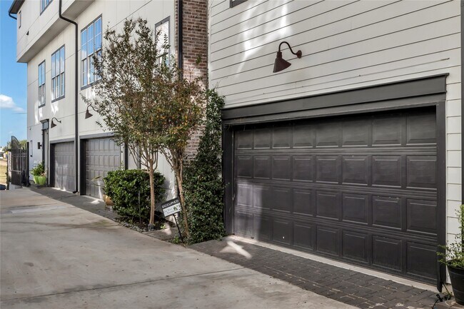 4128 Willowbend Blvd in Houston, TX - Building Photo - Building Photo