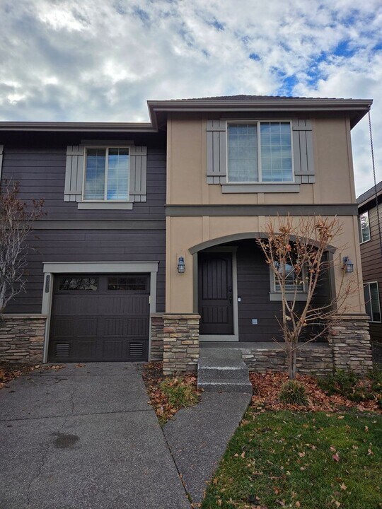 20285 Schaeffer Dr in Bend, OR - Building Photo