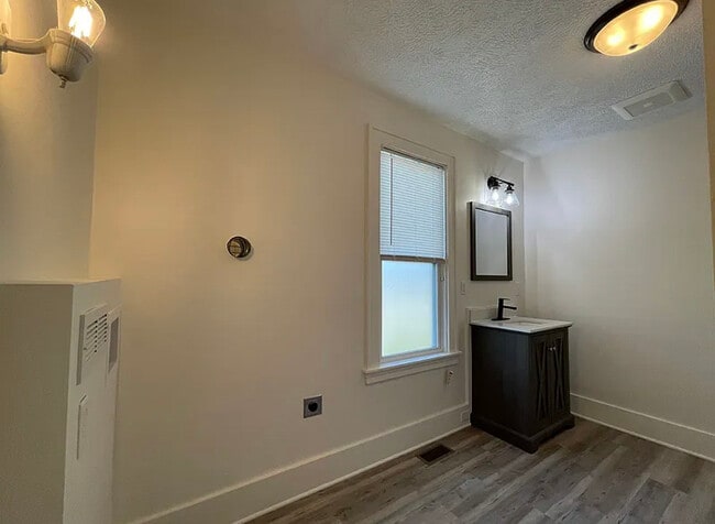 1323 Leonard St NE in Grand Rapids, MI - Building Photo - Building Photo