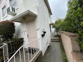 205 N Baldwin Ave in Sierra Madre, CA - Building Photo - Building Photo