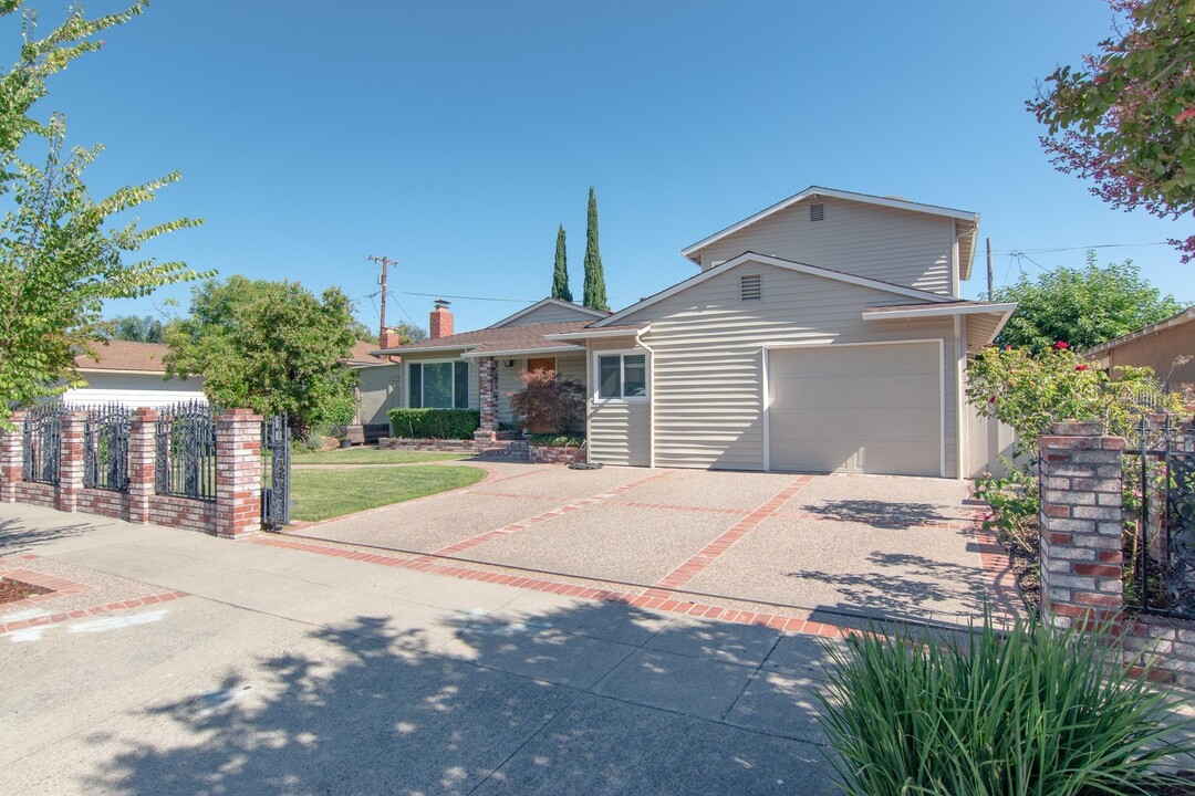 1911 Adelaide Way in San Jose, CA - Building Photo