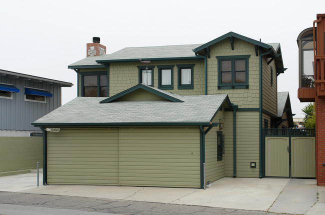 1077 Pittsfield Ln in Ventura, CA - Foto de edificio - Building Photo