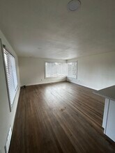 12001 64th Ave S, Unit A in Seattle, WA - Foto de edificio - Building Photo