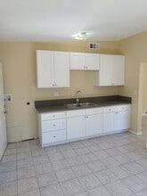 123 E Bennett St in Compton, CA - Building Photo - Building Photo