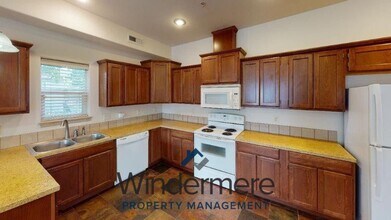 1100 S College Ave in College Place, WA - Building Photo - Building Photo