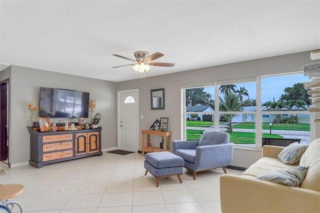 309 Riverdale Rd in Palm Springs, FL - Building Photo - Building Photo