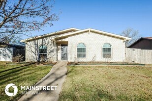 7235 Long Canyon Trail in Dallas, TX - Building Photo