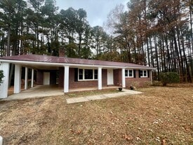 30 Calcium Cir in Chase City, VA - Building Photo