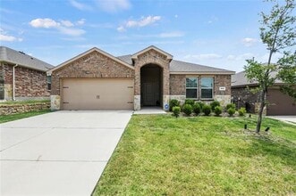 968 English Dr in Krugerville, TX - Foto de edificio - Building Photo