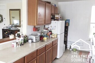 918 Green Bay Rd, Unit 2L in Winnetka, IL - Building Photo - Building Photo