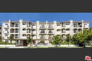 107 Sweetzer Ave in Los Angeles, CA - Building Photo