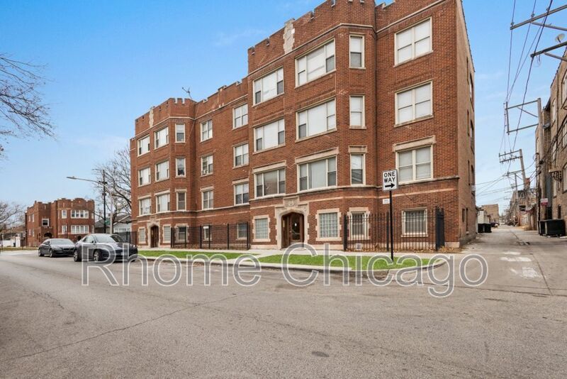 7655 S Yates Blvd in Chicago, IL - Building Photo