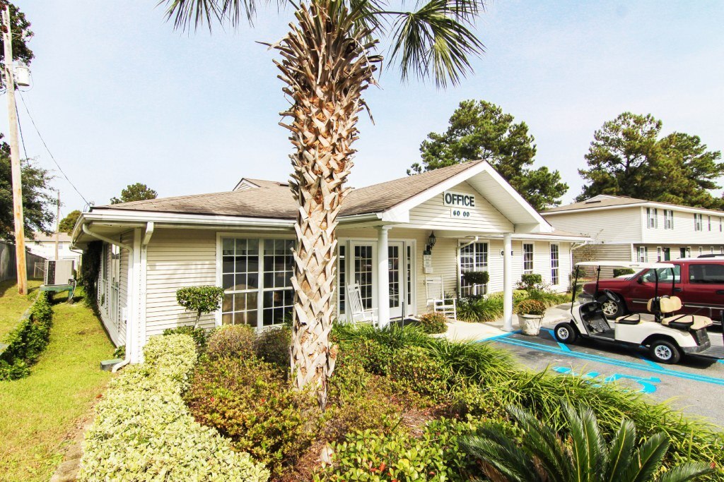 Lakewood Lodge in Hanahan, SC - Foto de edificio