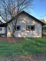 10341 184th Ave SW in Rochester, WA - Building Photo