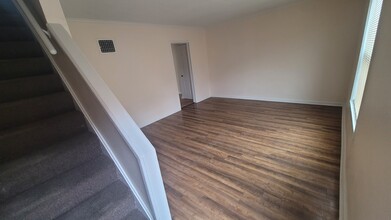 6319 W Center St in Milwaukee, WI - Foto de edificio - Building Photo