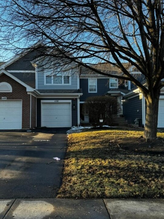 1120 Camden Ct in Glendale Heights, IL - Building Photo