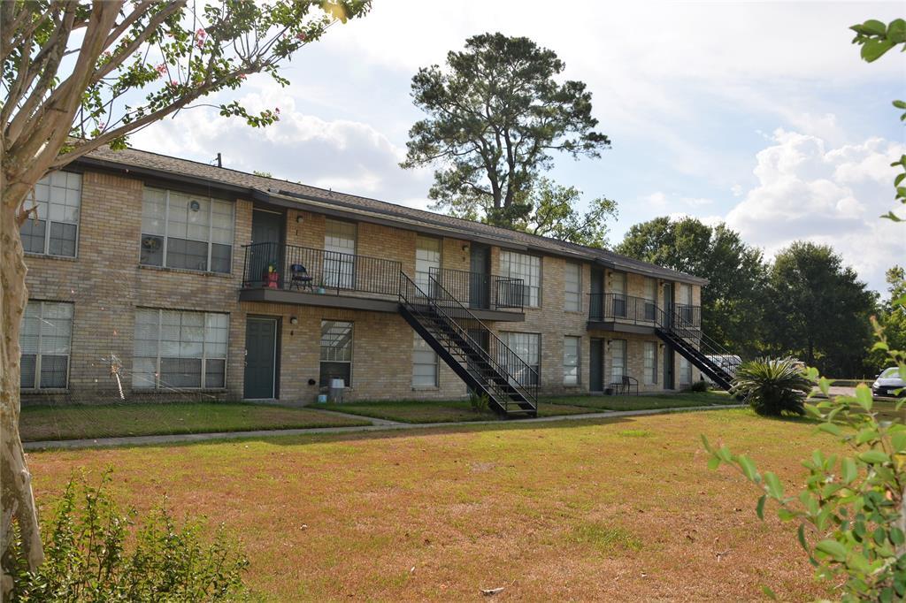 19027 Old Guy Rd in Damon, TX - Building Photo