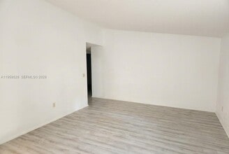 2420 NW 33rd St in Oakland Park, FL - Building Photo - Building Photo