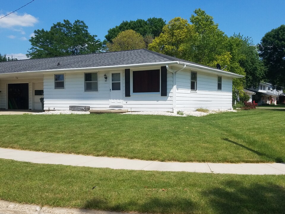 817 S Superior St, Unit 817 in De Pere, WI - Building Photo