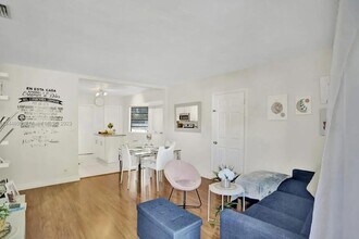 2552 Wiley St in Hollywood, FL - Building Photo - Building Photo