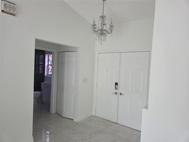 7000 SW 39th Ct in Davie, FL - Building Photo - Building Photo