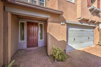 956 Twilight Peak Ave in Henderson, NV - Building Photo - Building Photo