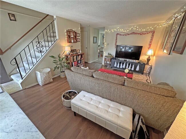 1082f Mt Hope Ave in Rochester, NY - Building Photo - Building Photo