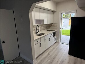 720 NE 7th St in Hallandale Beach, FL - Building Photo - Building Photo