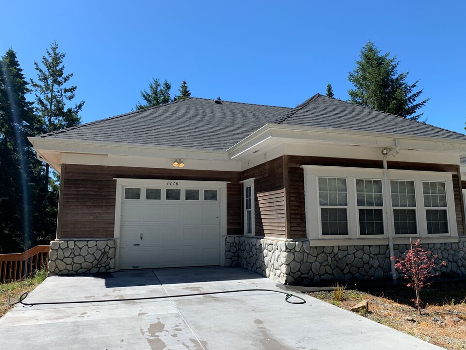 1470 Splinter Ln in Arcata, CA - Foto de edificio