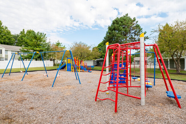 The Life at Green Arbor in Columbus, OH - Building Photo - Building Photo