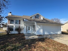 130 NW 171 Rd in Warrensburg, MO - Building Photo