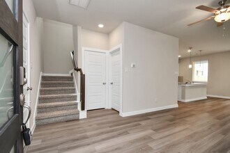 8408 Rising Stream Dr in Houston, TX - Building Photo - Building Photo