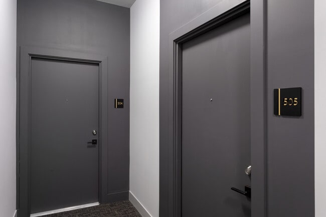 2505 W Farragut Ave in Chicago, IL - Foto de edificio - Building Photo