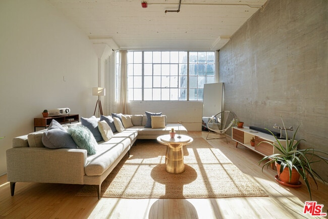 420 San Pedro St in Los Angeles, CA - Building Photo - Building Photo