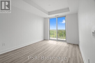 200-1200 Deerfield Rd in Newmarket, ON - Building Photo - Building Photo