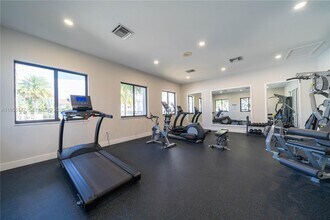 2640 S University Dr in Davie, FL - Foto de edificio - Building Photo