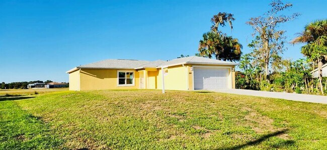 3011 Harvard Cir in La Belle, FL - Building Photo - Building Photo