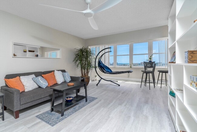 4550 Cove Cir, Unit #1105 in St. Petersburg, FL - Building Photo - Building Photo