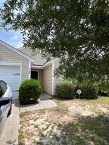 12 Summer Lake Way in Savannah, GA - Building Photo