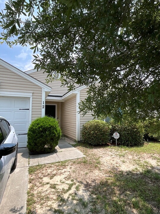 12 Summer Lake Way in Savannah, GA - Building Photo