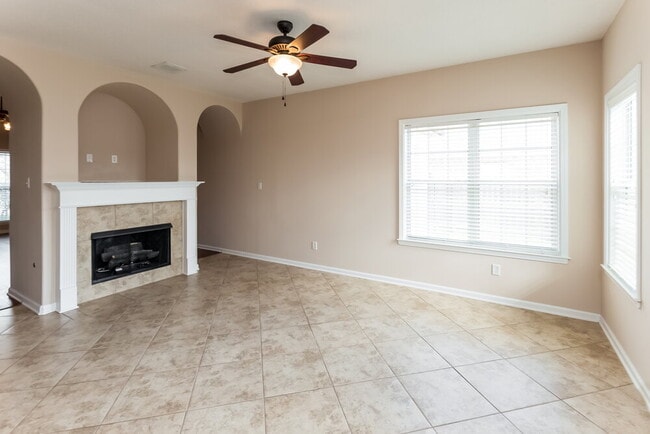 5774 Bedford Loop E in Southaven, MS - Foto de edificio - Building Photo