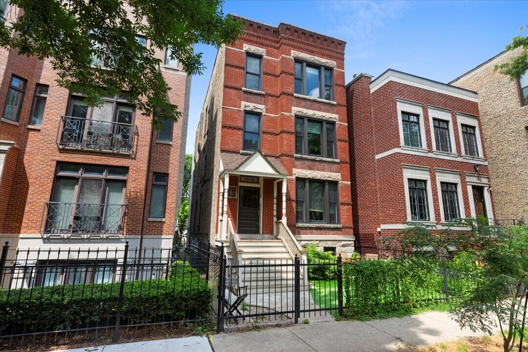 3046 N Kenmore Ave in Chicago, IL - Building Photo
