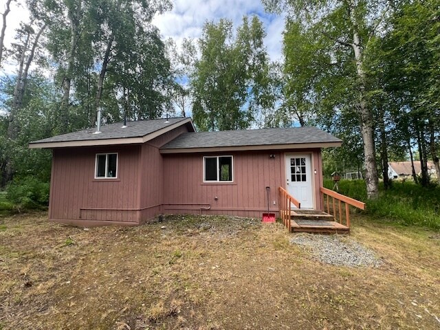 2150 W Glacier Ave in Wasilla, AK - Building Photo