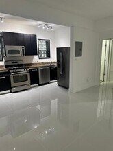 4812 Pine Tree Dr, Unit 105 in Miami Beach, FL - Building Photo - Building Photo