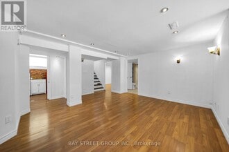 7 Kemano Rd in Aurora, ON - Building Photo - Building Photo